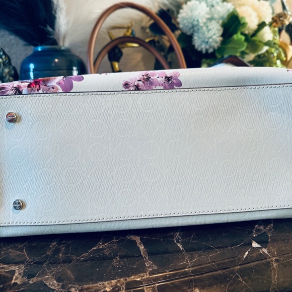 Rare Calvin Klein Margot Tote Large New without tags - Picture 8 of 13